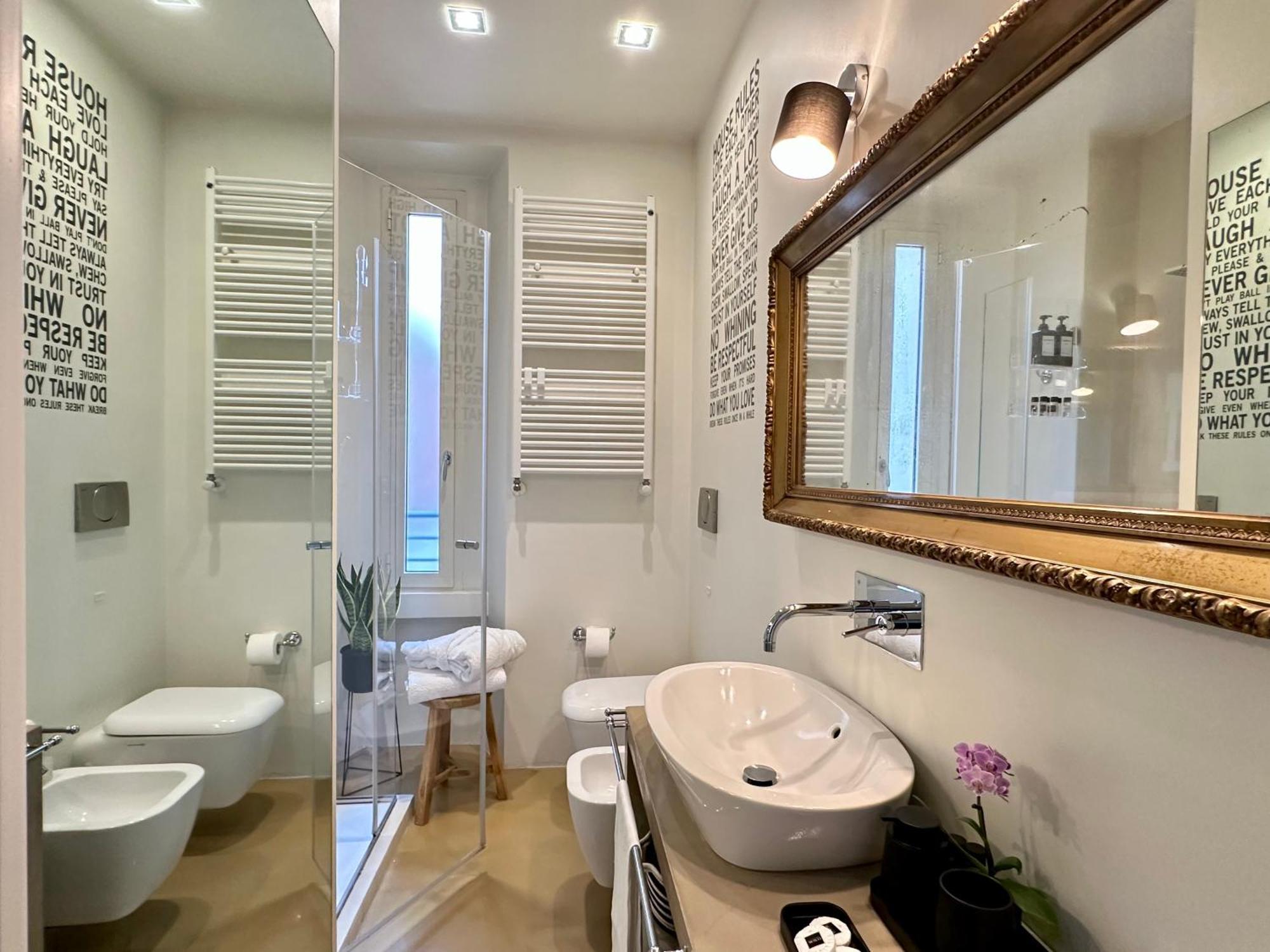 Lily Pads -Elegant Apartment- In The City Center Milano Dış mekan fotoğraf